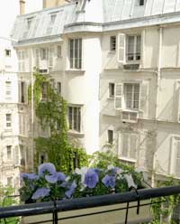 VacationInParis.com sucks